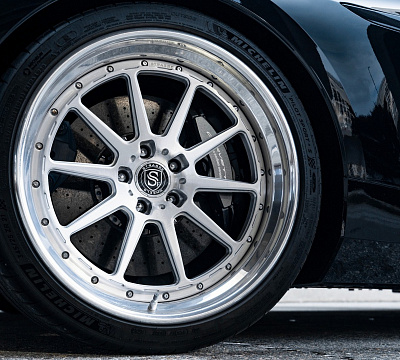 Фото дисков AL13 R10 на Chevrolet Corvette C8