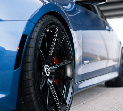 Фото дисков HRE FF04 на Cadillac ATS