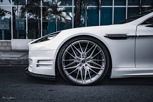 Фото дисков Brixton Forged VL4 Глянцевый лак на Aston Martin Rapide 2