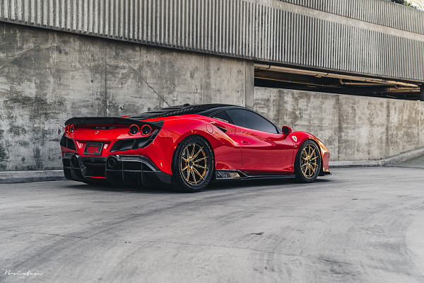 Фото дисков Brixton Forged R11-R Глянцевое золото на Ferrari F8