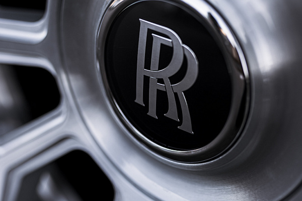 Фото дисков Strasse Wheels SV20M Deep Concave Duoblock RR Сатиновый тонированный лак на Rolls-Royce Cullinan