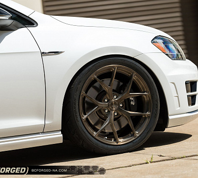 Фото дисков BC Forged RZ21 на Volkswagen Golf VII