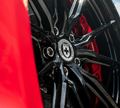 Фото дисков HRE P104SC на Ferrari 488