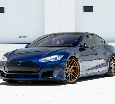 Фото дисков Strasse Wheels SM7T Deep Concave на Tesla Model S