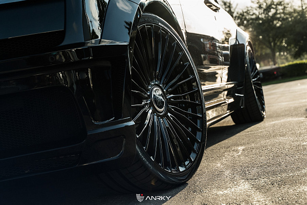 Фото дисков Anrky RF-230 Черный глянец на Rolls-Royce Cullinan
