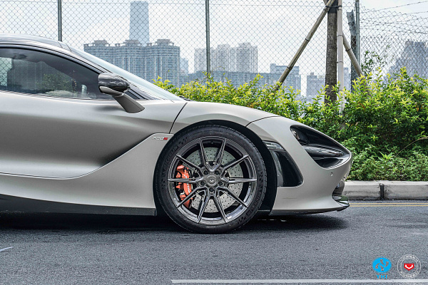 Фото дисков Vossen EVO-2R Черный глянец на McLaren 720S
