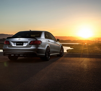 Фото дисков HRE P104 на Mercedes-Benz E-Class (W212, S212, C207)