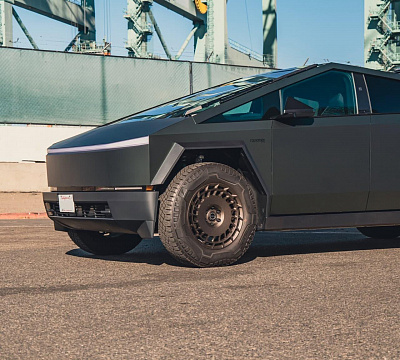 Фото дисков Brixton Forged TR09 AERO1 на Tesla Cybertruck