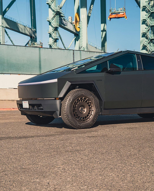 Фото дисков TR09 AERO1 Другой цвет на Tesla Cybertruck