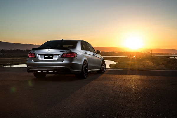 Фото дисков HRE P104 Черный сатин на Mercedes-Benz E-Class (W212, S212, C207)
