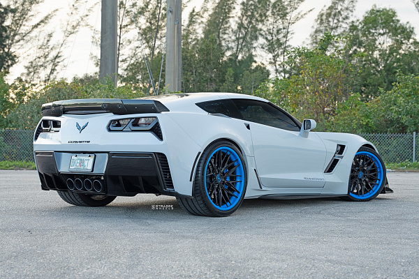 Фото дисков Strasse Wheels SV10M-RS Deep Concave FS Другой цвет на Chevrolet Corvette C7
