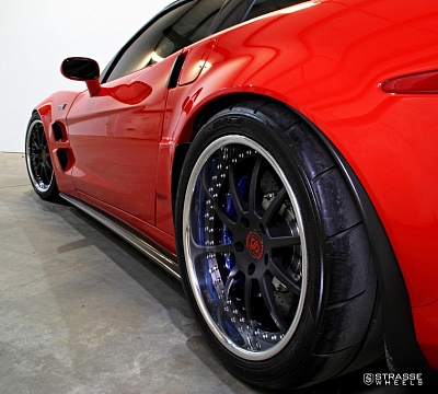 Фото дисков Strasse Wheels R10 Signature на Chevrolet Corvette C6