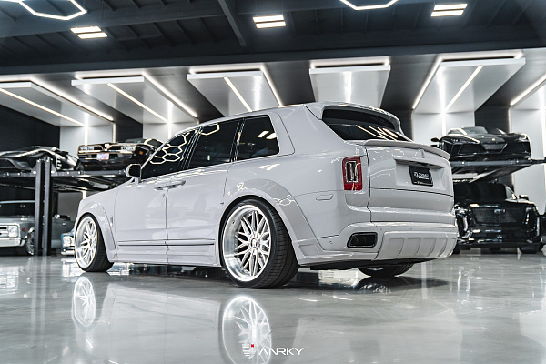 Фото дисков Anrky RS1 Глянцевый лак на Rolls-Royce Cullinan