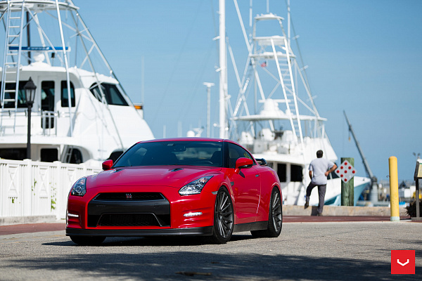 Фото дисков Vossen VFS-2 Глянцевый графит на Nissan GT-R