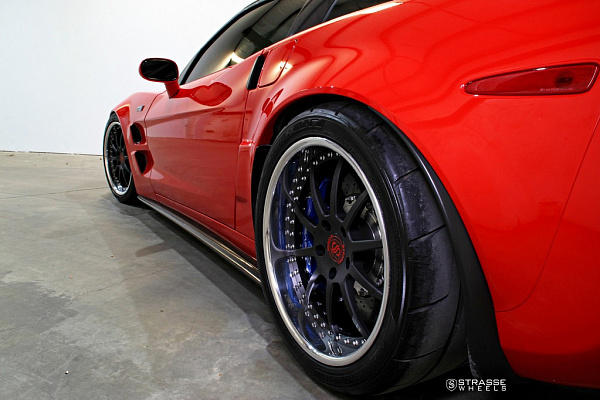 Фото дисков Strasse Wheels R10 Signature Черный сатин на Chevrolet Corvette C6