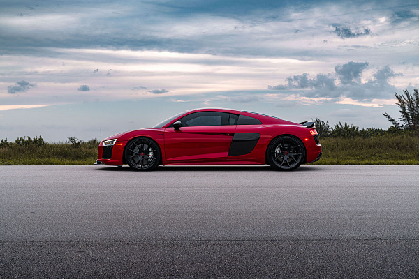 Фото дисков Strasse Wheels SM5R Deep Concave Duoblock Черный глянец на Audi R8 (4S)