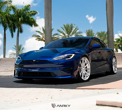 Фото дисков Anrky AN28 на Tesla Model S