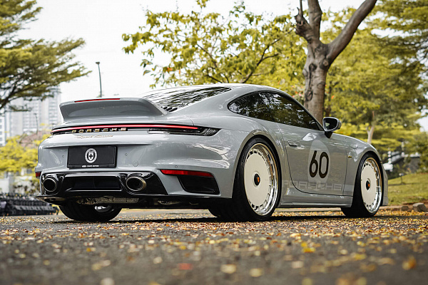 Фото дисков HRE 935 Белый глянец на Porsche 911 VIII
