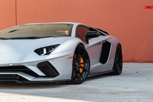Фото дисков Anrky AN22 Черный сатин на Lamborghini Aventador