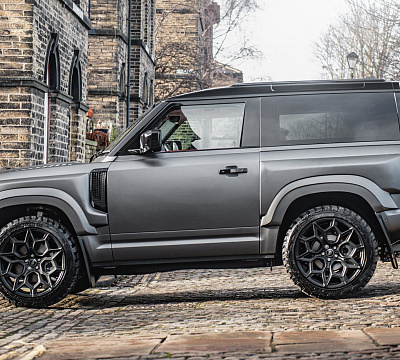 Фото дисков Kahn Type 57 RS на Land Rover Defender II