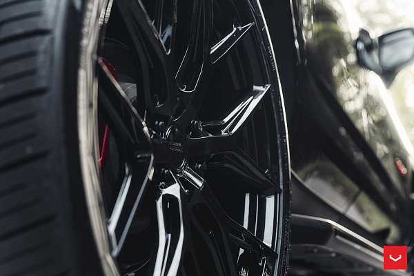 Фото дисков Vossen HF6-4 Черный глянец на Chevrolet Tahoe V