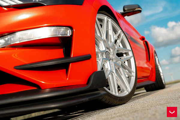 Фото дисков Vossen HF-7 Серебро на Ford Mustang VI