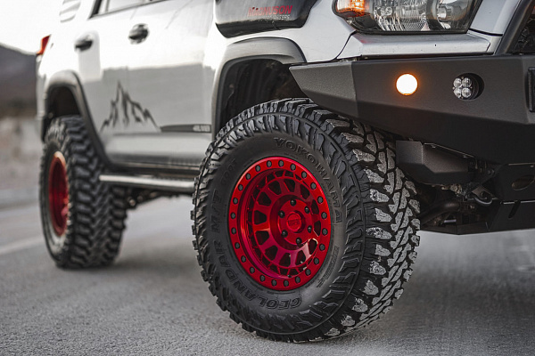 Фото дисков Black Rhino PRIMM Красный глянец на Toyota 4Runner V