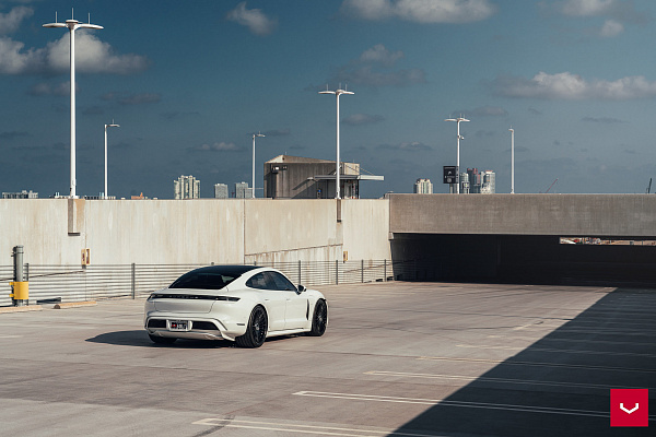 Фото дисков Vossen HF-8 Черный сатин на Porsche Taycan I