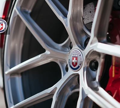 Фото дисков HRE P101SC на Ferrari 812