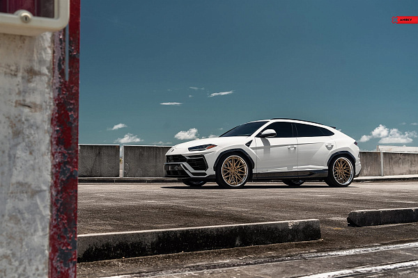 Фото дисков Anrky S3-X1 Сатиновое золото на Lamborghini Urus