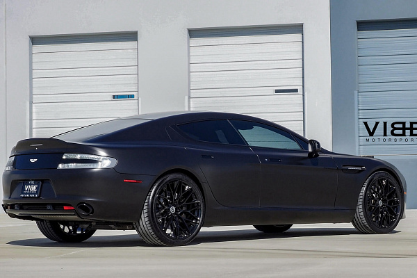 Фото дисков HRE P200 Черный глянец на Aston Martin Rapide 2