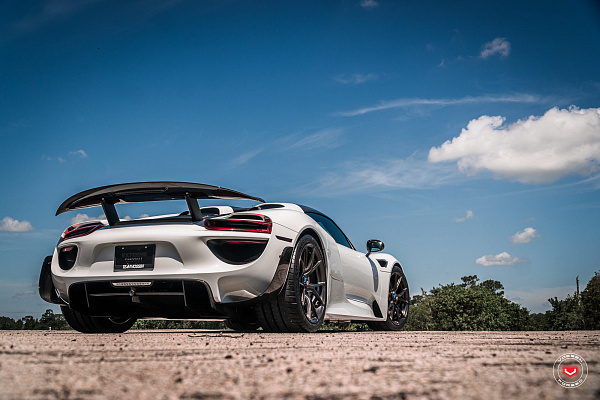 Фото дисков Vossen RS74 Черный глянец на Porsche 918 Spyder