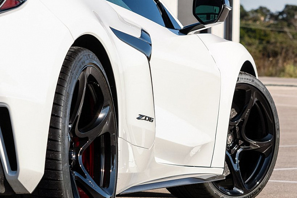 Фото дисков Anrky XR-105 Черный глянец на Chevrolet Corvette C8