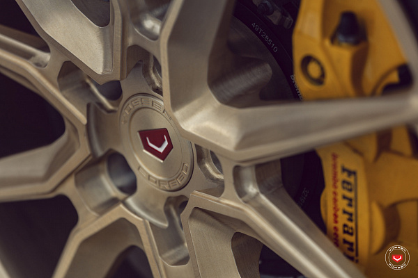 Фото дисков Vossen EVO-2 Глянцевая шампань на Ferrari F8