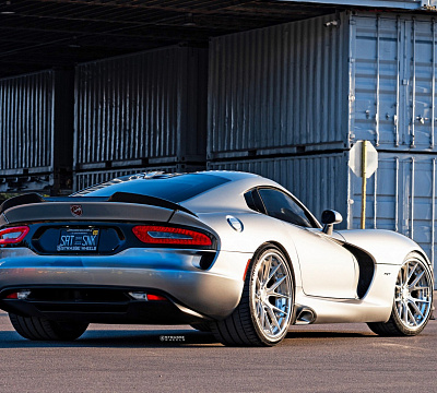 Фото дисков Strasse Wheels SM6R Deep Concave FS на Dodge Viper