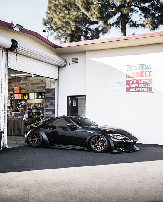Фото дисков MF418 EXO6 Сатиновая бронза на Nissan Z