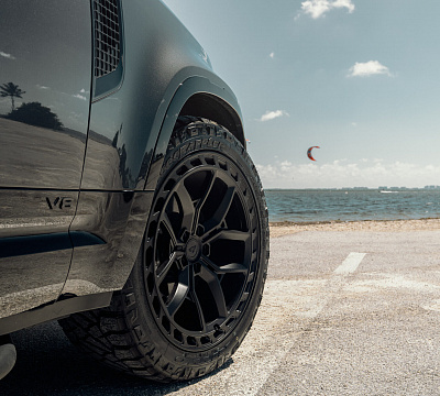 Фото дисков Vossen UV-X на Land Rover Defender II