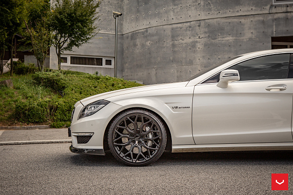 Фото дисков Vossen HF-2 Черный глянец на Mercedes-Benz CLS (C218)