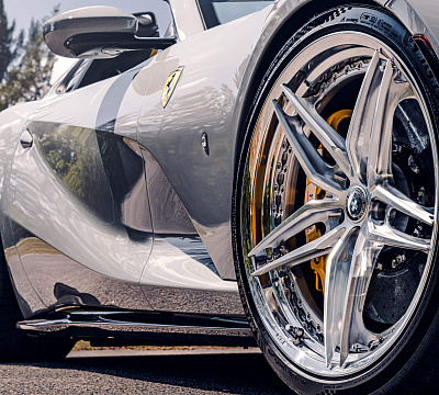 Фото дисков HRE S107SC на Ferrari 812