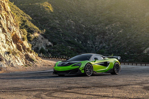 Фото дисков Brixton Forged PF14 R / RS Сатиновый темный лак на McLaren 600