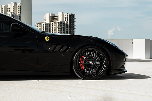 Фото дисков Anrky S1-X1 Черный глянец на Ferrari GTC4Lusso