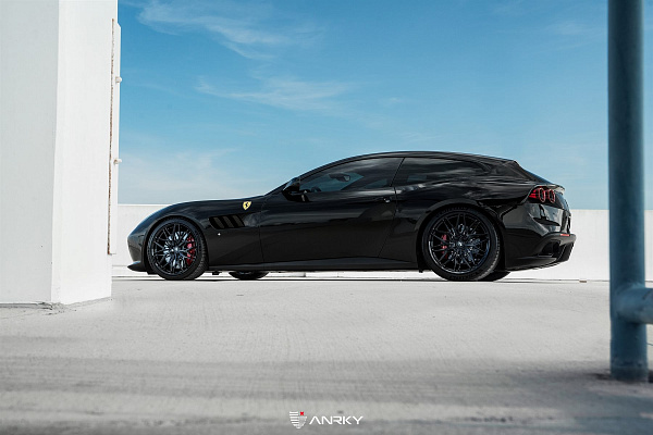 Фото дисков Anrky S1-X1 Черный глянец на Ferrari GTC4Lusso