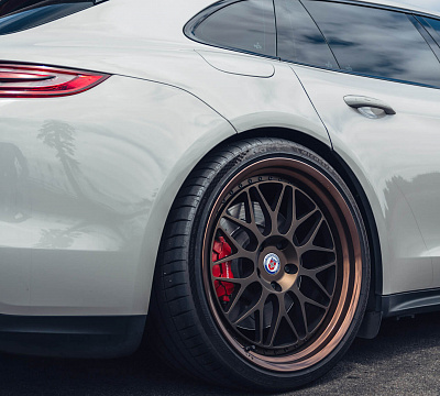 Фото дисков HRE 300 на Porsche Panamera III