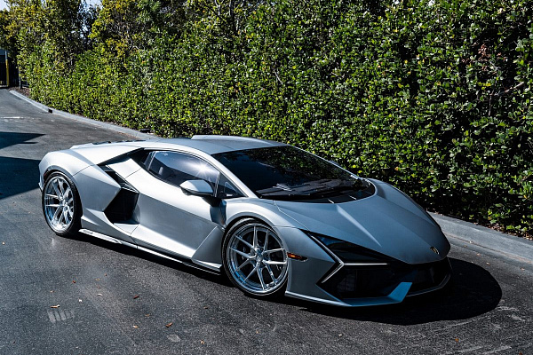 Фото дисков Anrky XR-301 Глянцевый лак на Lamborghini Revuelto