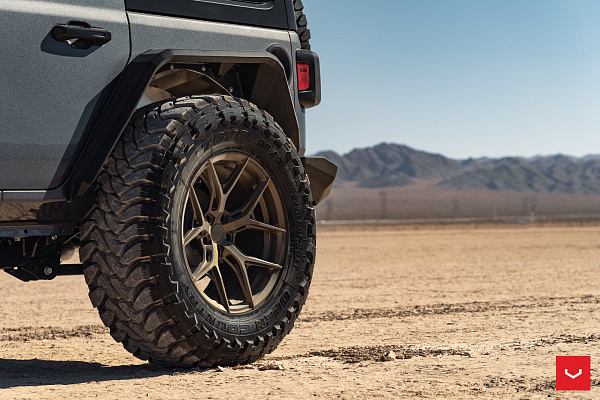 Фото дисков Vossen HF-5 Сатиновая бронза на Jeep Wrangler IV (JL)