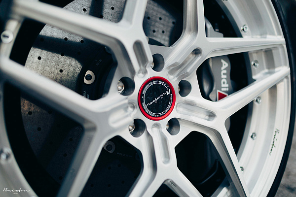 Фото дисков Brixton Forged WR7 Глянцевый лак на Audi R8 (4S)