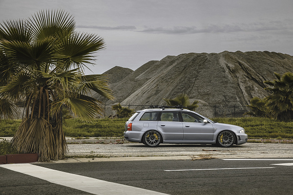 Фото дисков Rotiform OZR Матовый графит на Audi A/S/RS 4 (B8)