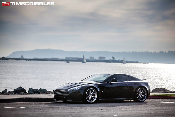 Aston Martin V12 Vantage