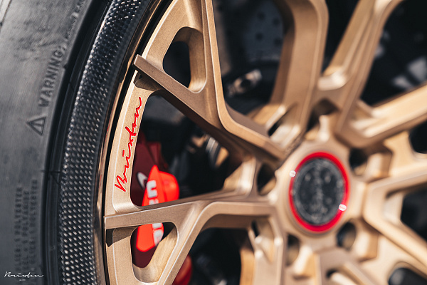 Фото дисков Brixton Forged PF10 Сатиновое темное золото на McLaren 720S
