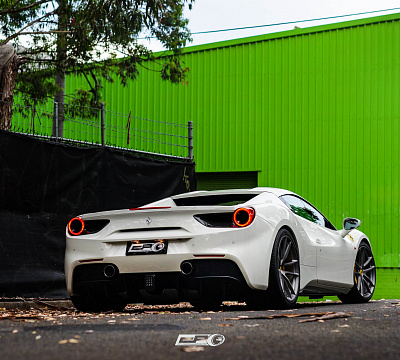 Фото дисков HRE P104 на Ferrari 488